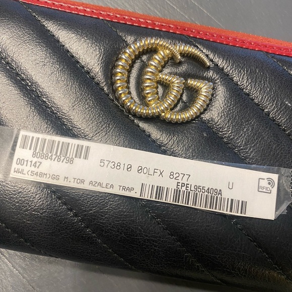 Gucci Marmont GG Wallet in Black/Cherise - Picture 10 of 11
